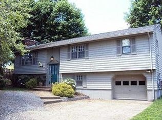 31 Mission Pl, Providence, RI 02908