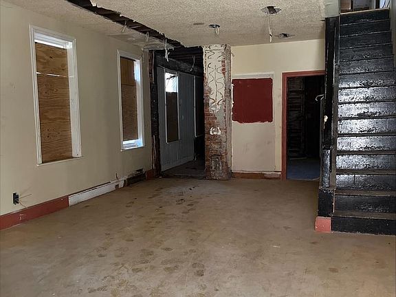 2nd image of 4431 Oakland St