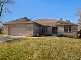 411 Big Woods Dr, Batavia, IL 60510