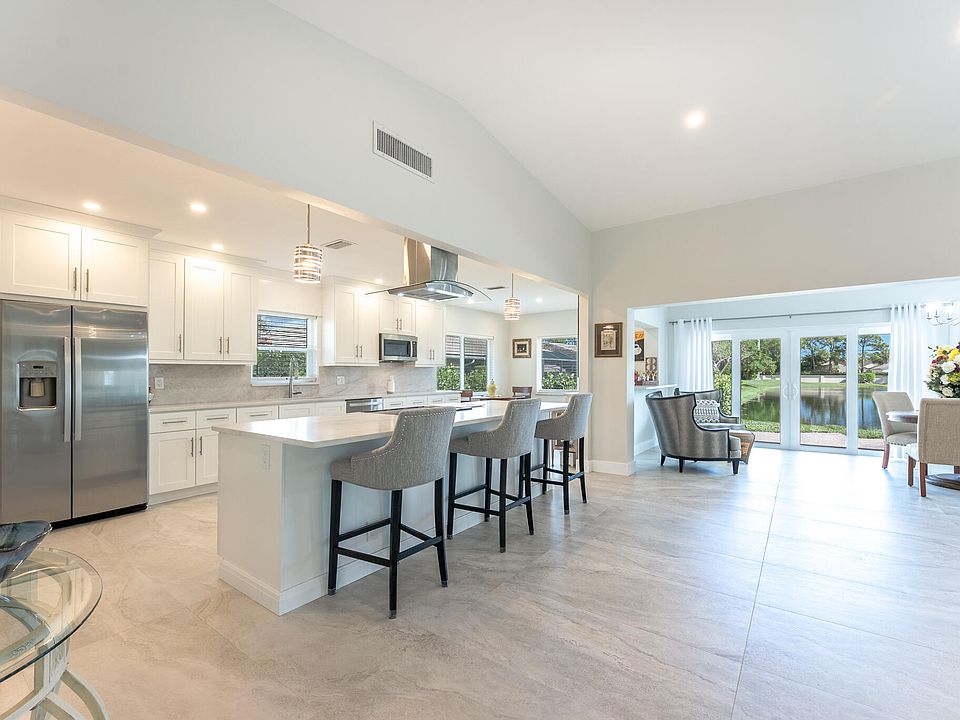 1st image of 10370 Greentrail Drive N