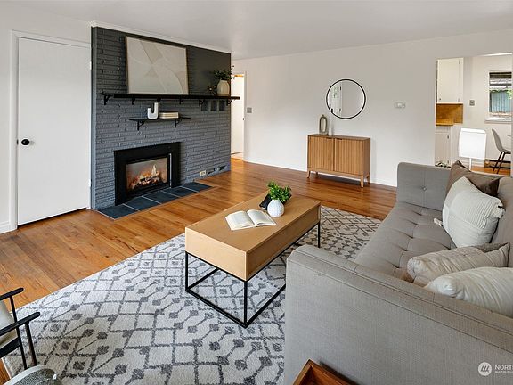 4th image of 18229 25th Avenue NE