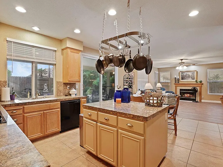 549 Glenbriar Cir — Photo 6