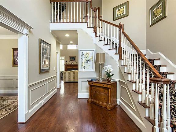4th image of 2512 Ascot Dr