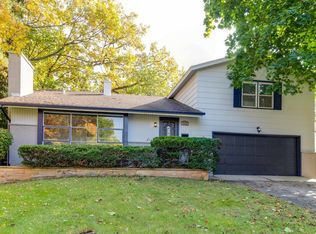 342 Butterfield Ln, Libertyville, IL 60048