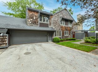 136 Lakefield Ct, Racine, WI 53402