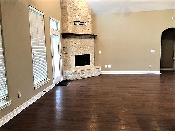 4th image of 194 Oak Meadow Ln