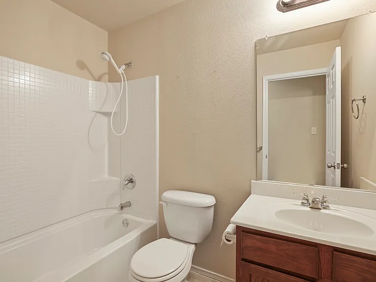 1433 Willoughby Way — Photo 10