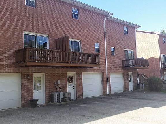 Rear of Townhomes w/Garage
