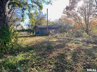 20695 Gudgel Ave, Petersburg, IL 62675
