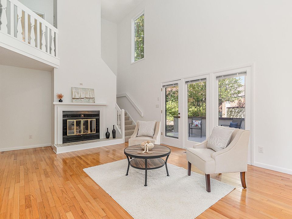 1st image of 135 Essex Dr