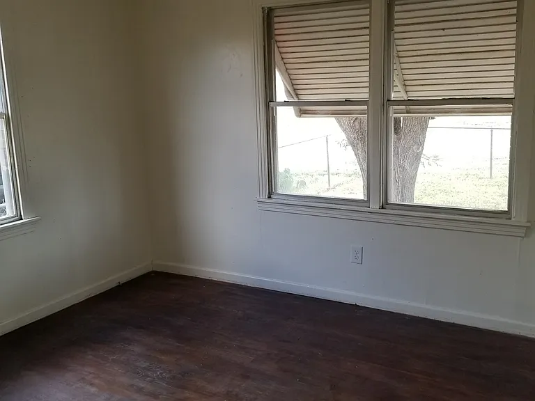 4607 Preston St — Photo 5