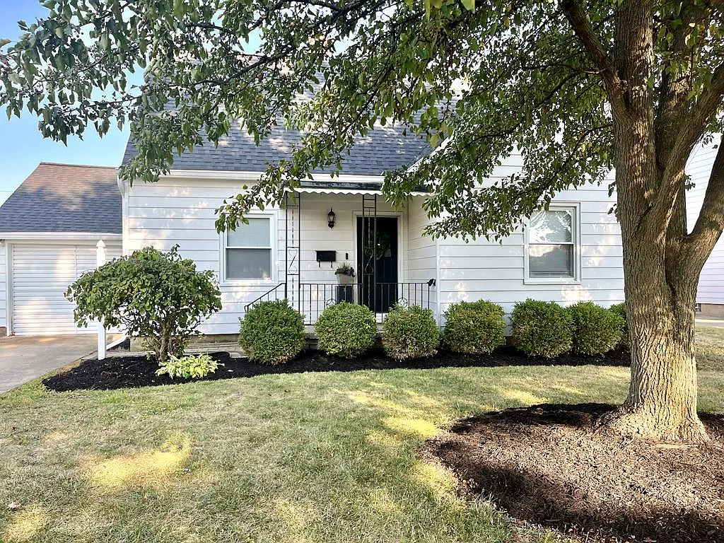437 Delano Ave photo 1