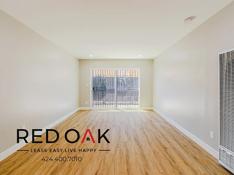 921 W 82nd St #2 — Photo 2