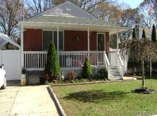 76 Oak Ave, Shirley, NY 11967