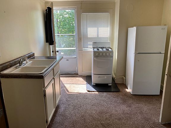 3rd image of 612 E Court St APT C