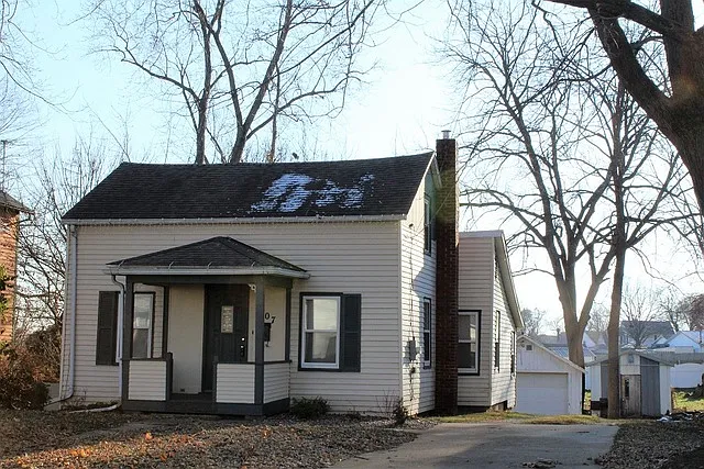 207 E Winfield St photo 1