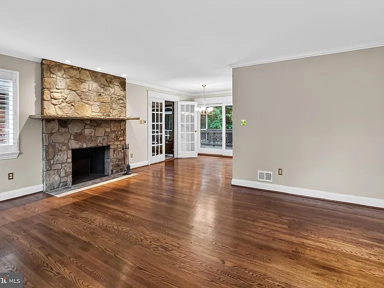 7614 Woodridge Cir — Photo 4