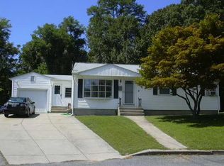 19 Davis Ct, Cranston, RI 02910