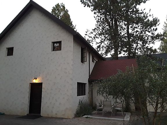 5th image of 133 E Black Crater Ave