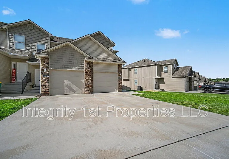 10510 Clubhouse Dr — Photo 3