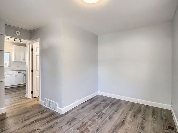 5th image of 970 N Knox Ct