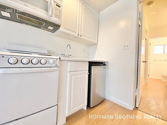 3rd image of 634 N Saint Andrews Pl #2