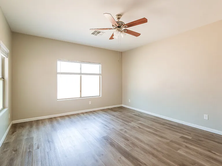 105 N 108th Dr — Photo 11