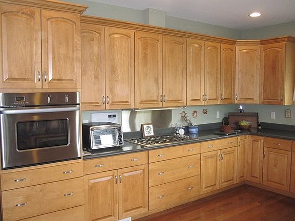4th image of 909 Canterbury Ln