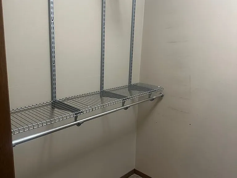 537 Memorial Dr E — Photo 22