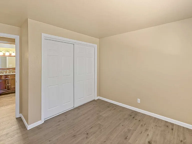 1401 Sanderson Ave — Photo 32