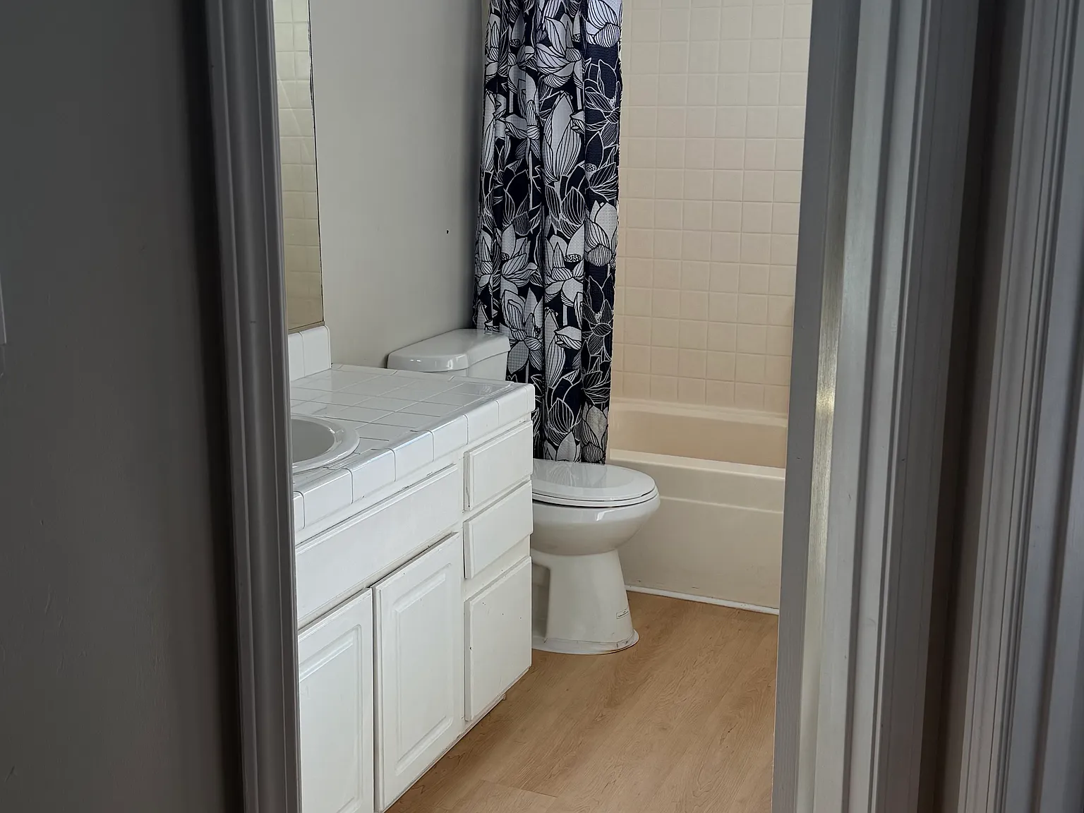 5 bed, 2572 sqft, $3,500 — Photo 4