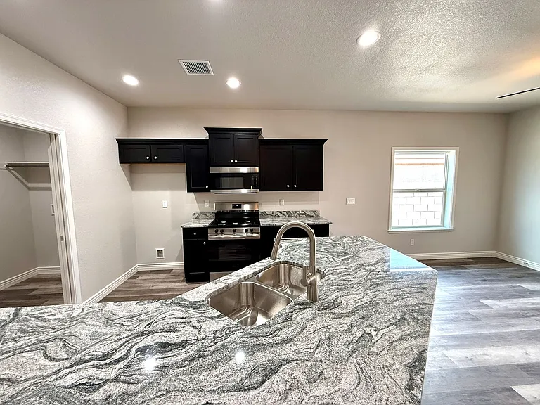 3368 N Apache St — Photo 13