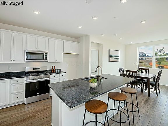 3rd image of 1324 Red Tail Pl Lot 2533
