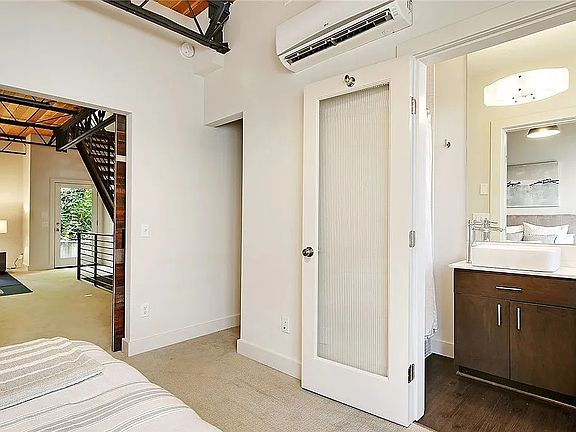 Guest bedroom