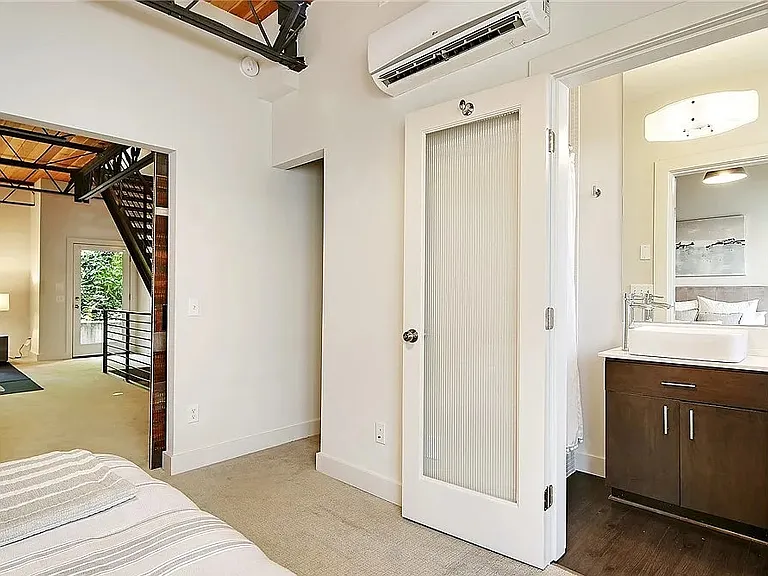 Guest bedroom