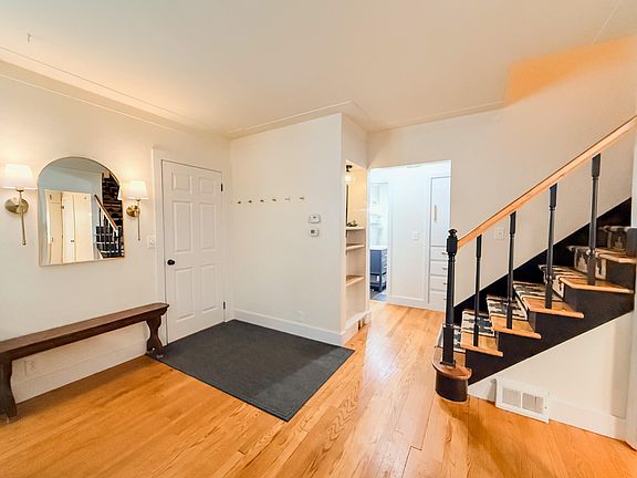 4th image of 2964 Foster Ave NE