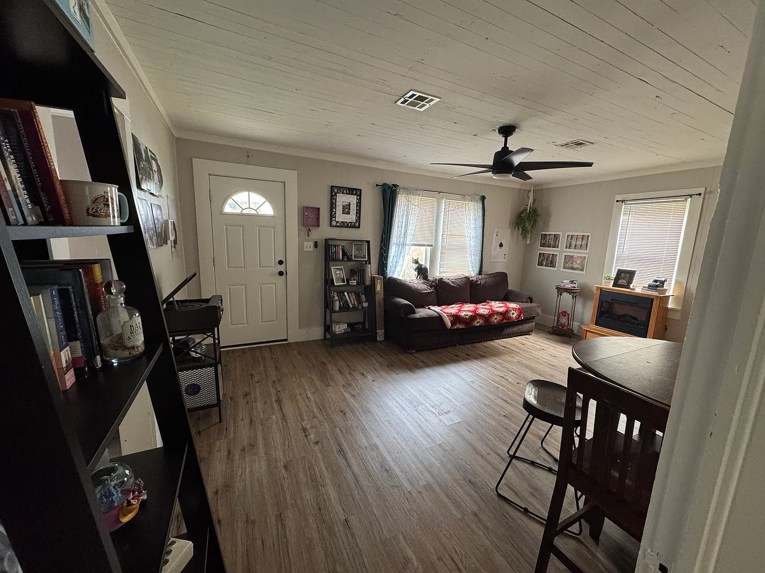 2 bed, 1100 sqft, $1,300 — Photo 2