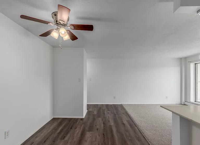 Mark Twain Apartments — Photo 1