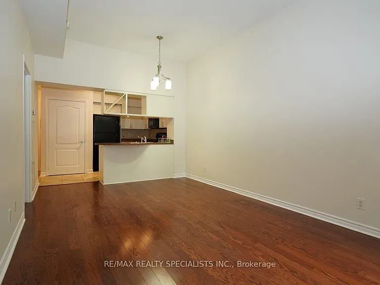 330 Princess Royal Dr #320 — Photo 7