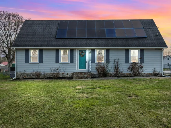 202 Virginia Dr, Tullahoma, TN 37388