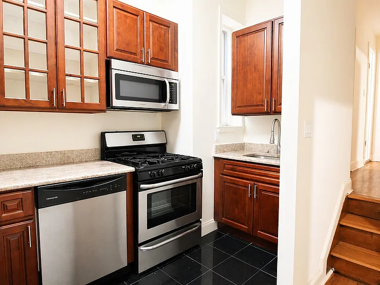 353 Amsterdam Ave #8 — Photo 6