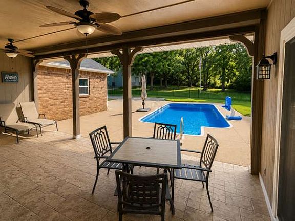 3rd image of 529 Rockwood Dr