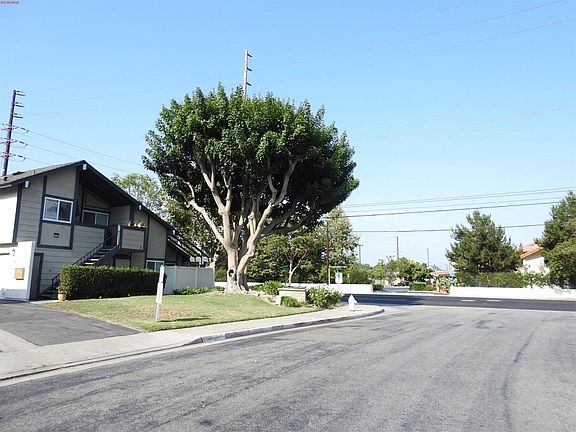 5th image of 2601 W Northwood #97