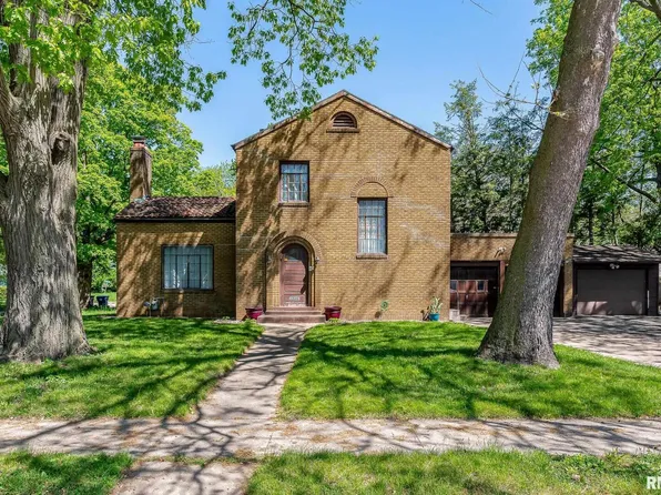 1216 8th Ave S, Clinton, IA 52732