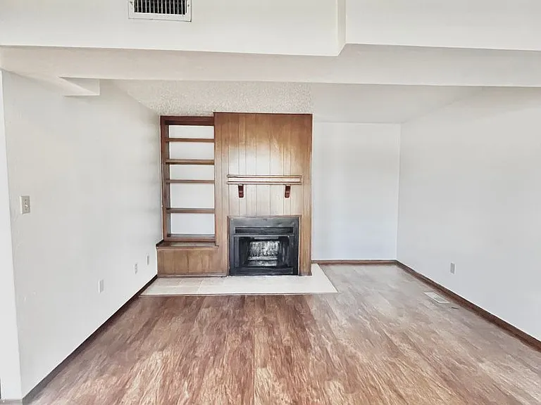 300 Chalmette Dr — Photo 14
