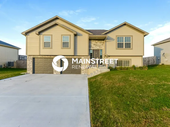 19120 Corbyn Ln, Smithville, MO 64089