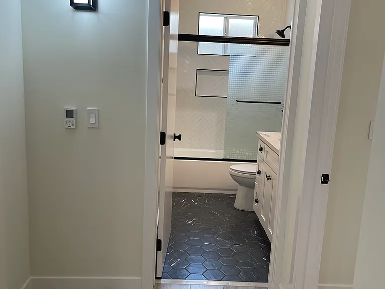 1960 S Sherbourne Dr #3 — Photo 15