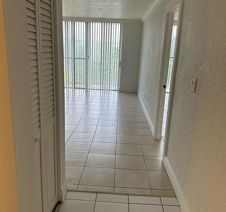 1st image of 482 NE 165th St #507