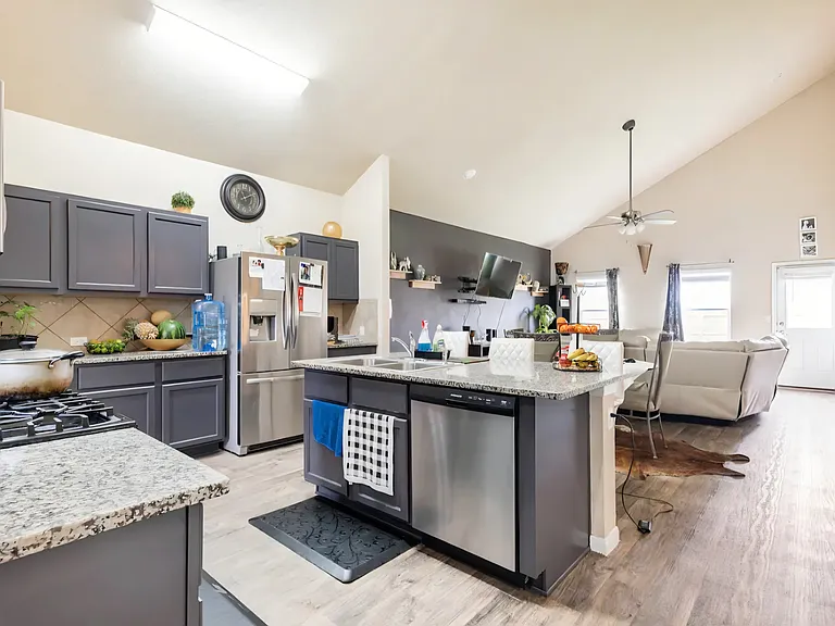 1030 Apricot Ln — Photo 5