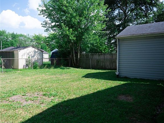 5th image of 707 Blossom Dr
